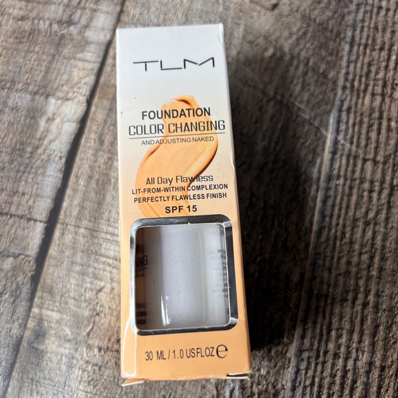 Color Changing Foundation - Cream - Picture 3 of 11